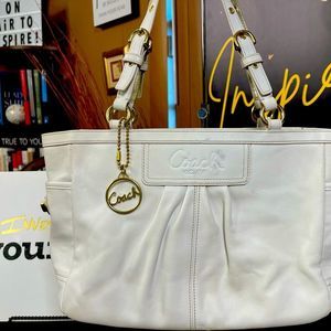 🔥👜🔥Hey Fabulous! My name is Sassy Sissy! I’m white Sunshine in the summer!☀️